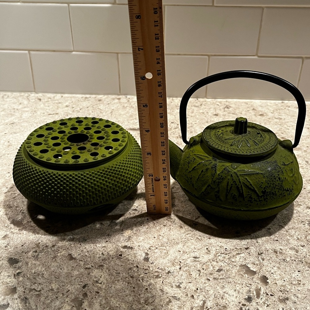 ‼️SOLD‼️Japanese Cast Iron Teapot with Keep Hot Tea Light Base Removable Trivet - Picture 8 of 15